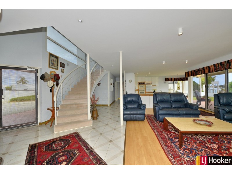 29 Warren Place, Dudley Park WA 6210