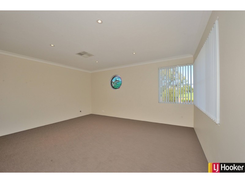 8 Parkwater Cove, Halls Head WA 6210