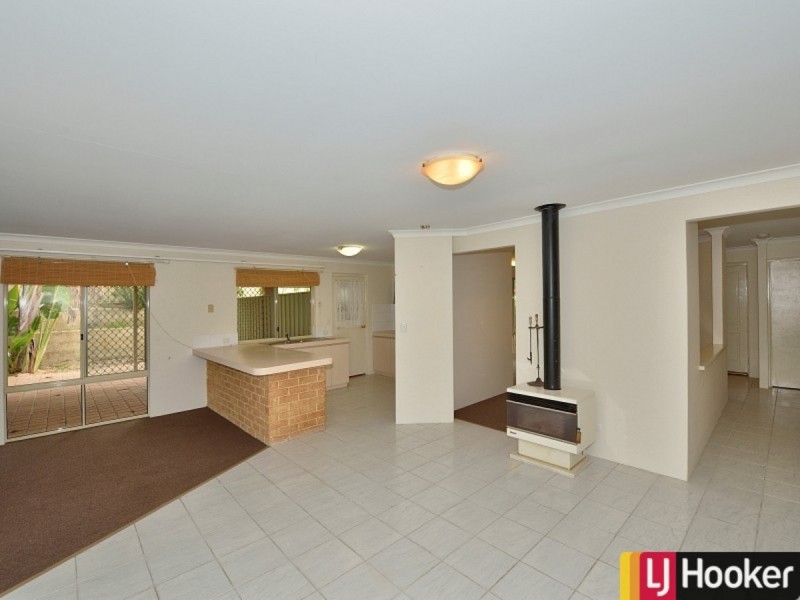 10 Floribunda Avenue, Halls Head WA 6210