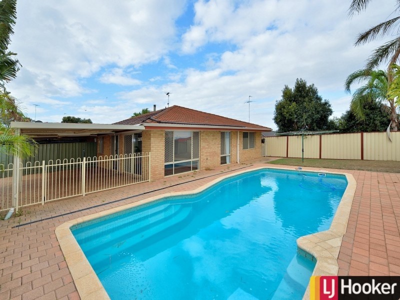 10 Floribunda Avenue, Halls Head WA 6210