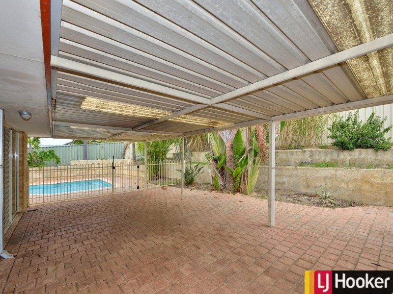10 Floribunda Avenue, Halls Head WA 6210