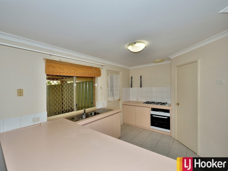 10 Floribunda Avenue, Halls Head WA 6210