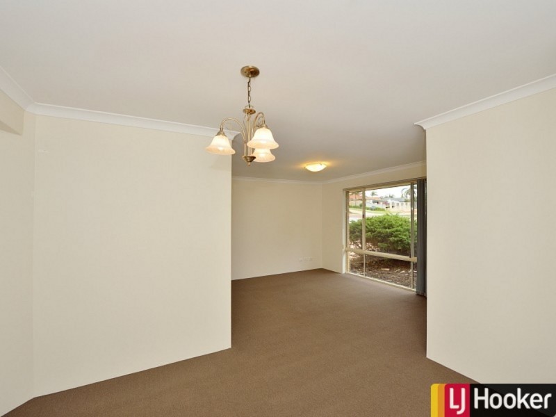 10 Floribunda Avenue, Halls Head WA 6210