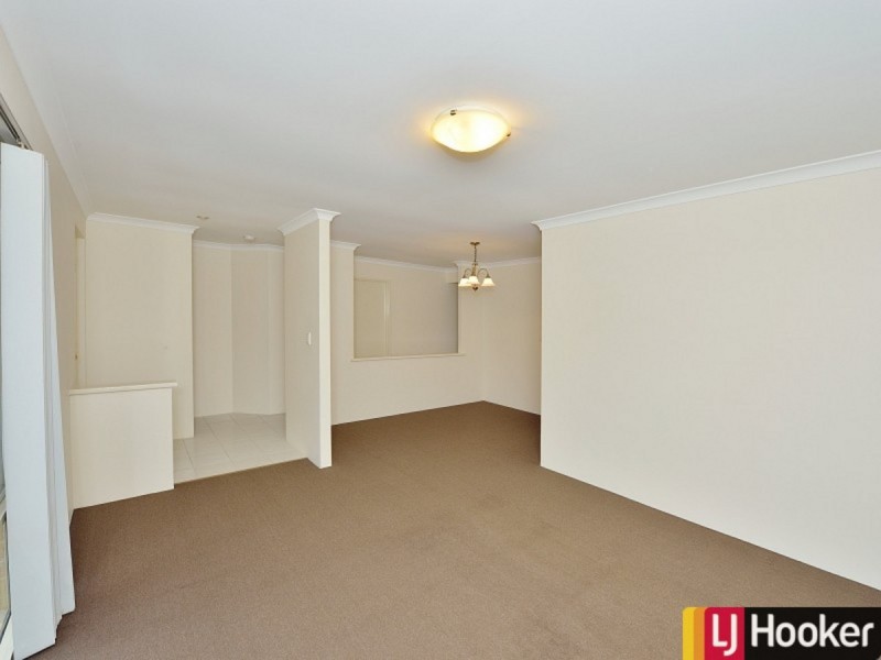 10 Floribunda Avenue, Halls Head WA 6210