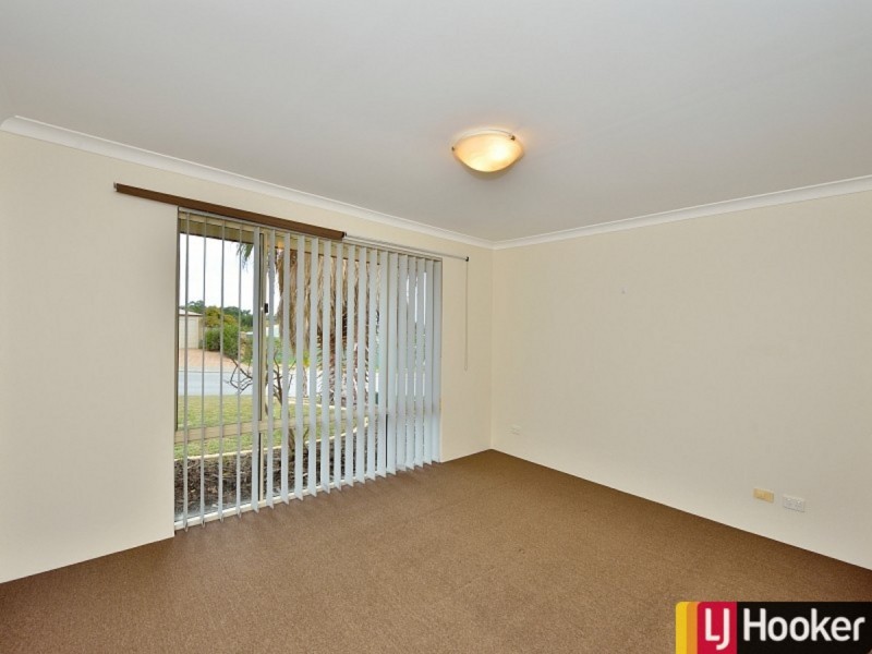 10 Floribunda Avenue, Halls Head WA 6210