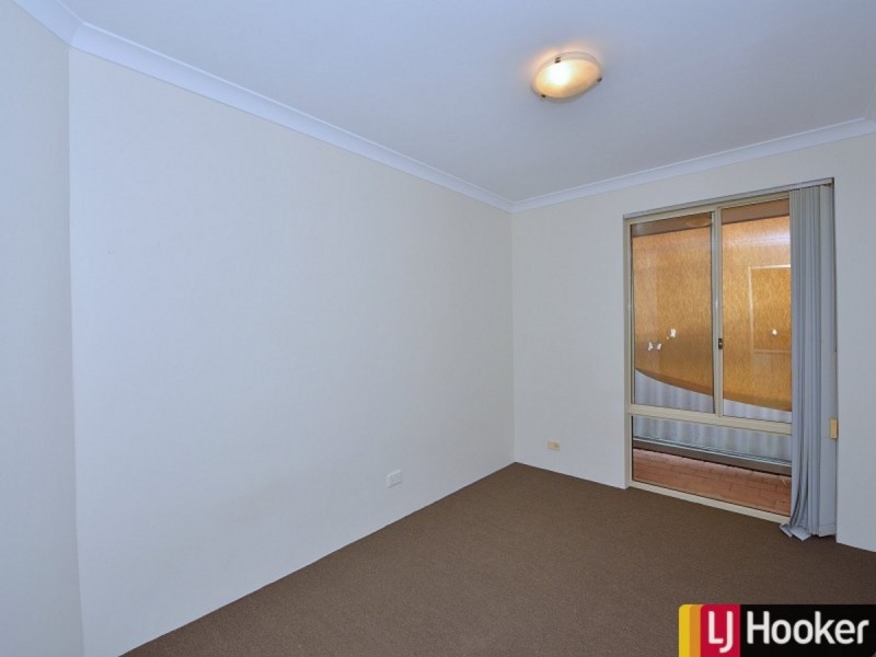 10 Floribunda Avenue, Halls Head WA 6210