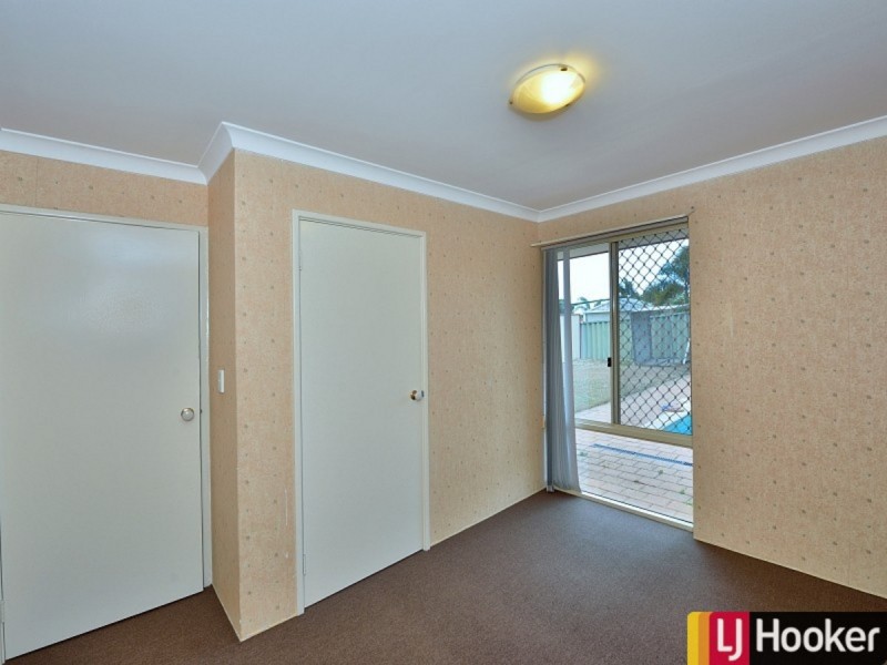 10 Floribunda Avenue, Halls Head WA 6210