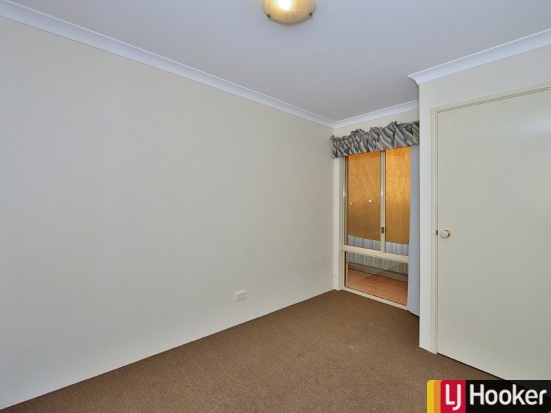 10 Floribunda Avenue, Halls Head WA 6210