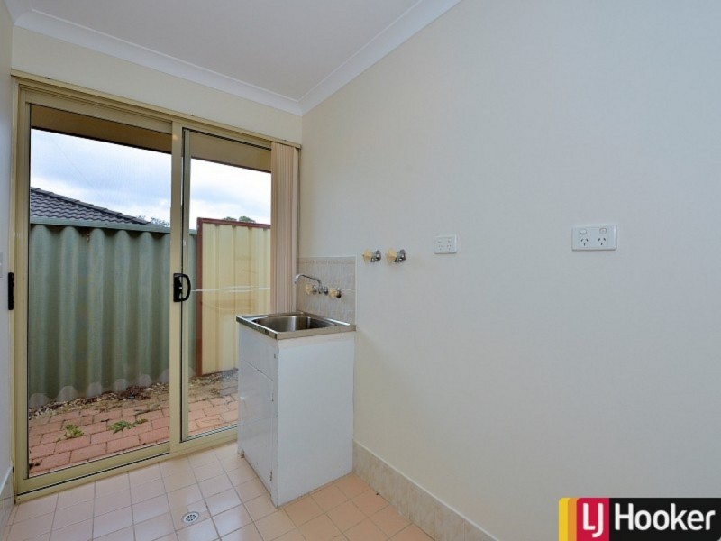 10 Floribunda Avenue, Halls Head WA 6210