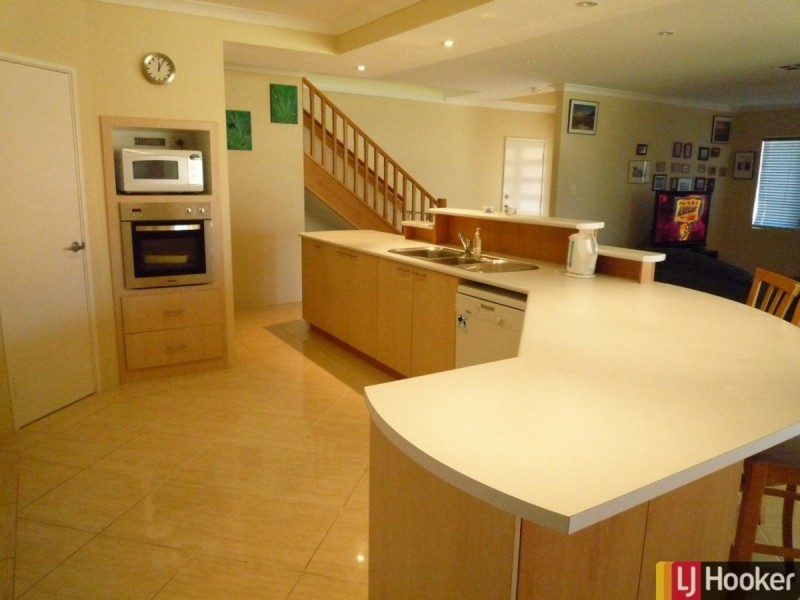 20 Bookleaf Loop, Halls Head WA 6210