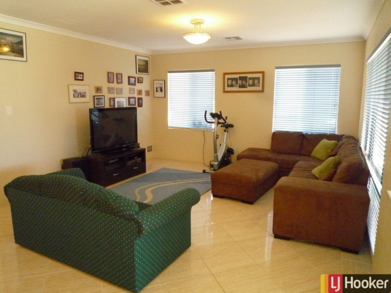 20 Bookleaf Loop, Halls Head WA 6210