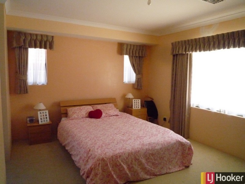 20 Bookleaf Loop, Halls Head WA 6210