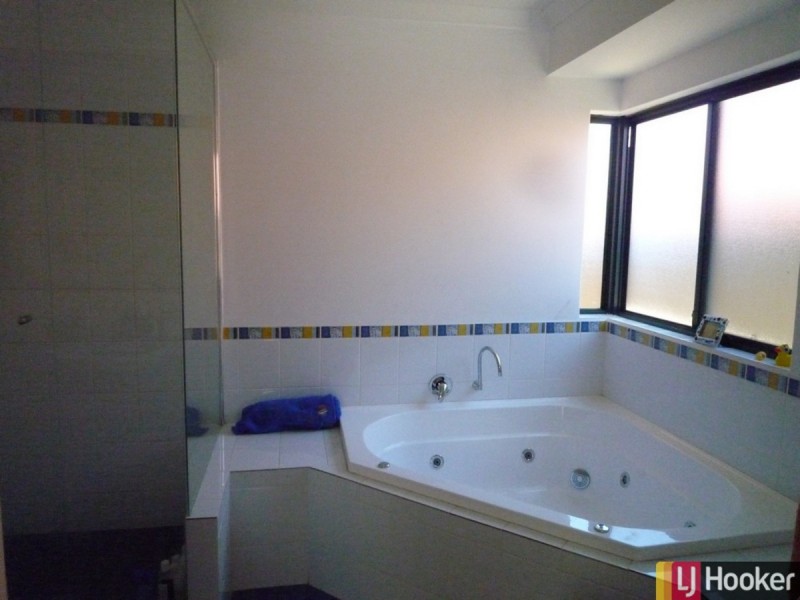 20 Bookleaf Loop, Halls Head WA 6210