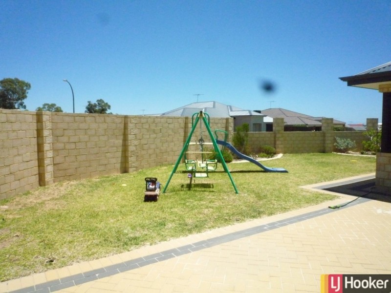 20 Bookleaf Loop, Halls Head WA 6210