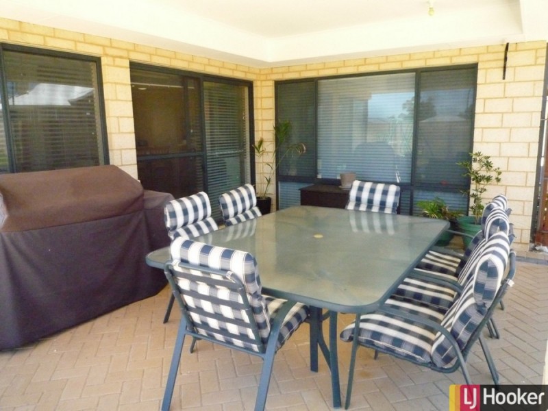 20 Bookleaf Loop, Halls Head WA 6210