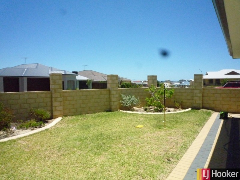 20 Bookleaf Loop, Halls Head WA 6210