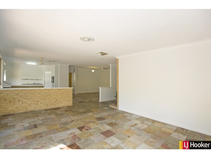 32 Hanson Way, Dudley Park WA 6210