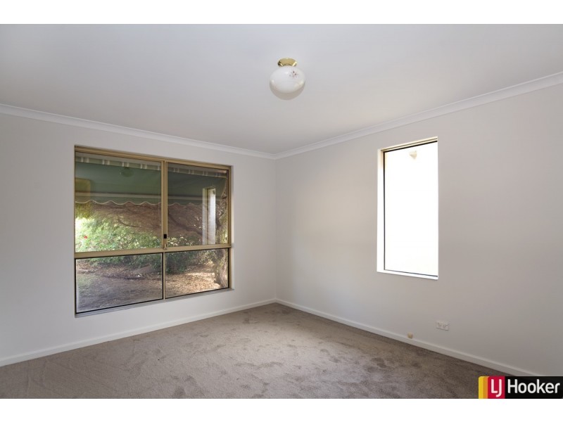 32 Hanson Way, Dudley Park WA 6210