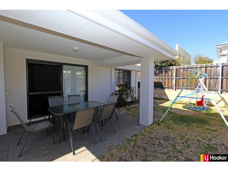 13 Sugarwood Terrace, Halls Head WA 6210
