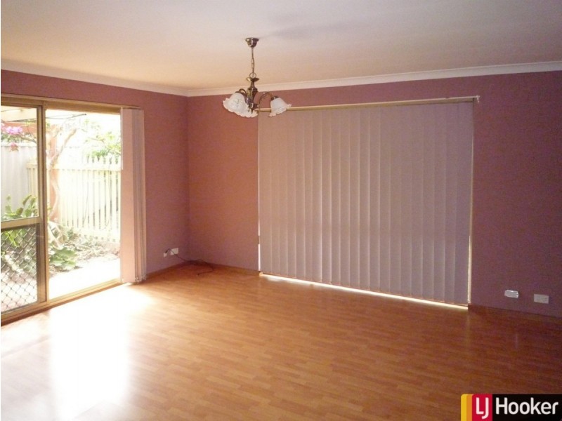 1/16 Mippi Road, Halls Head WA 6210