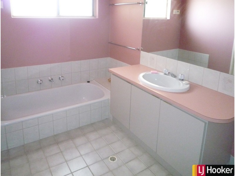 1/16 Mippi Road, Halls Head WA 6210