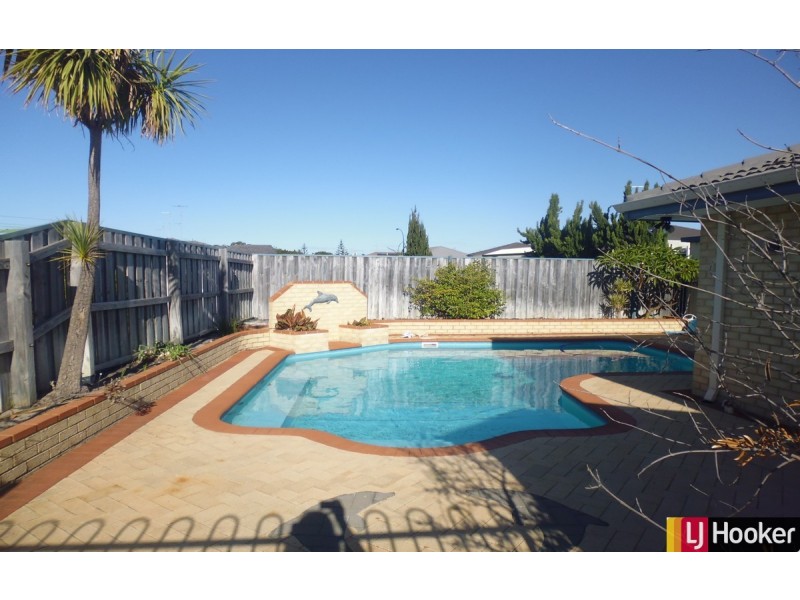 24 Montego Way, Halls Head WA 6210