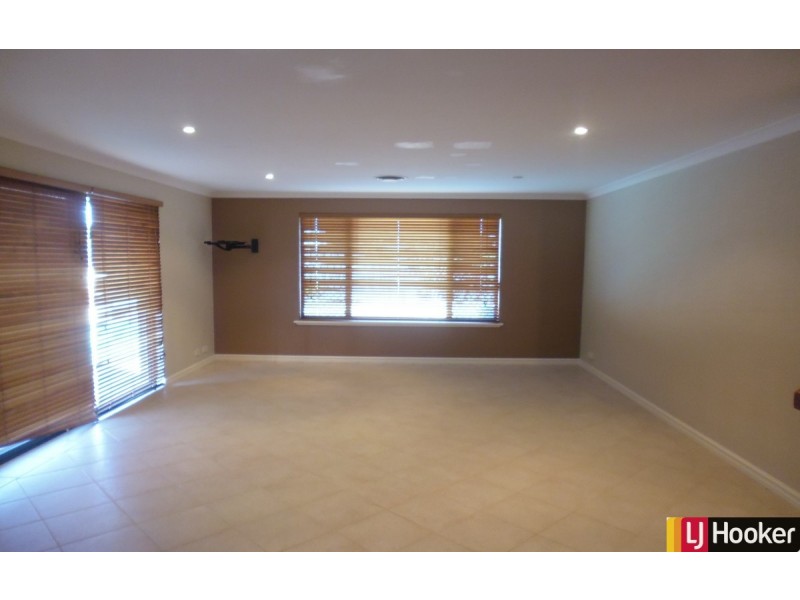 24 Montego Way, Halls Head WA 6210