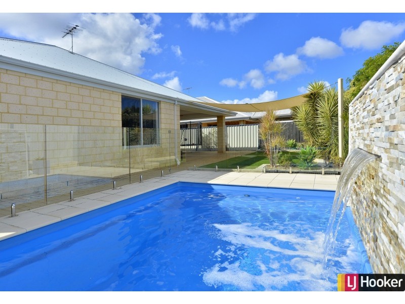 18 St Cloud Link, Meadow Springs WA 6210