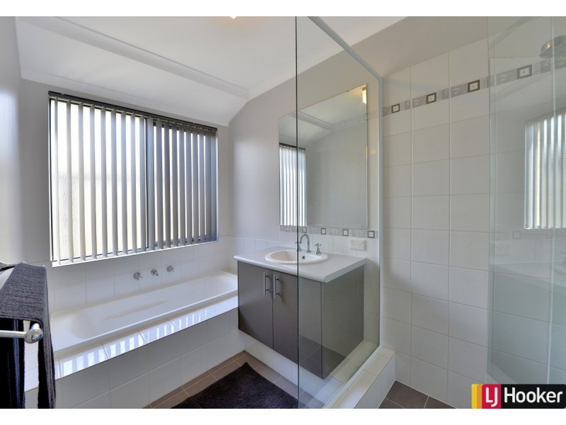 18 St Cloud Link, Meadow Springs WA 6210