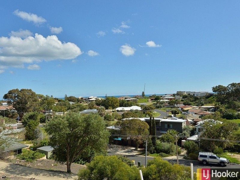 7 Allan Place, Halls Head WA 6210