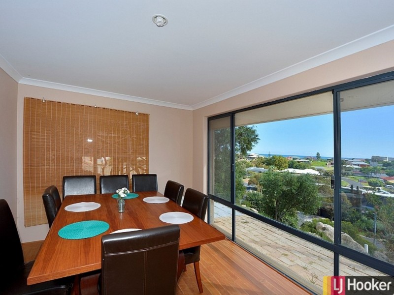 7 Allan Place, Halls Head WA 6210