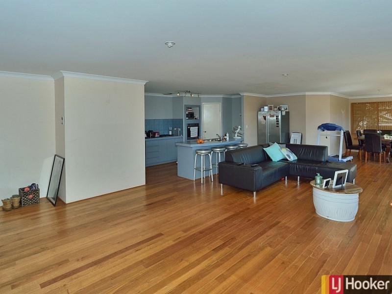 7 Allan Place, Halls Head WA 6210