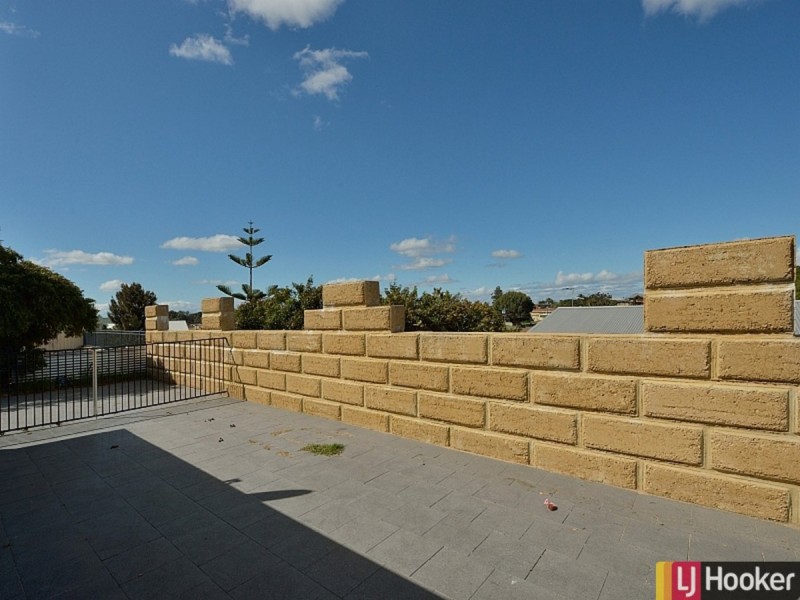 7 Allan Place, Halls Head WA 6210