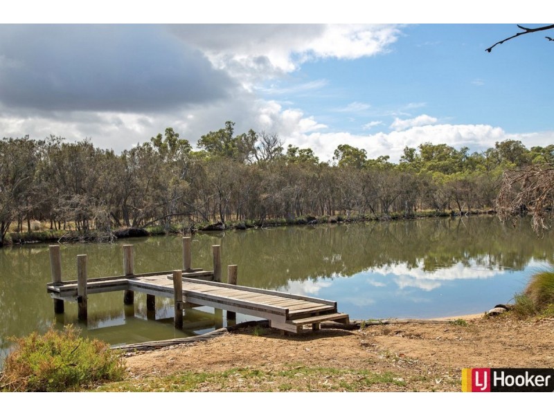 16 Redcliffe Road, Greenfields WA 6210
