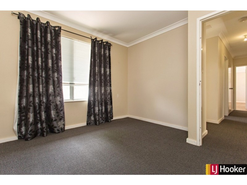 16 Redcliffe Road, Greenfields WA 6210