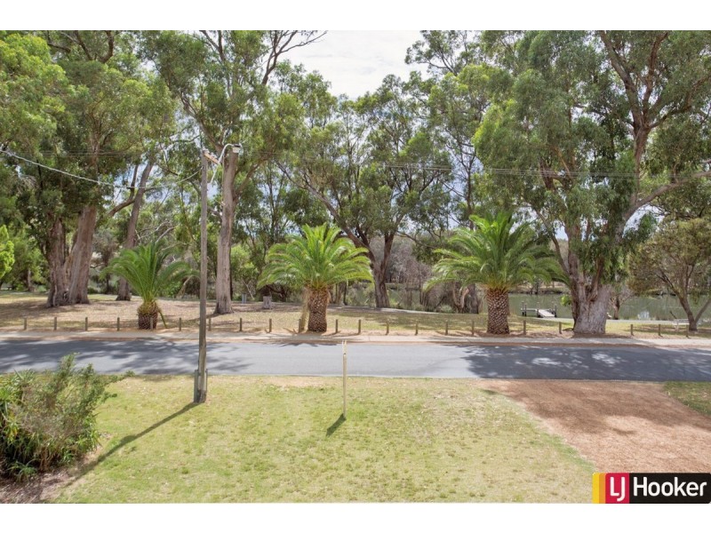 16 Redcliffe Road, Greenfields WA 6210