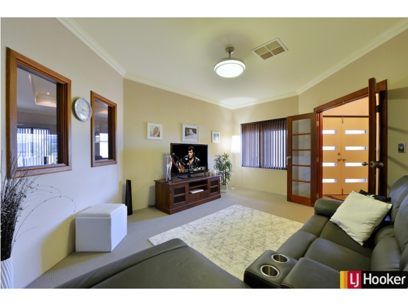 14 Heyerdahl Way, Dudley Park WA 6210