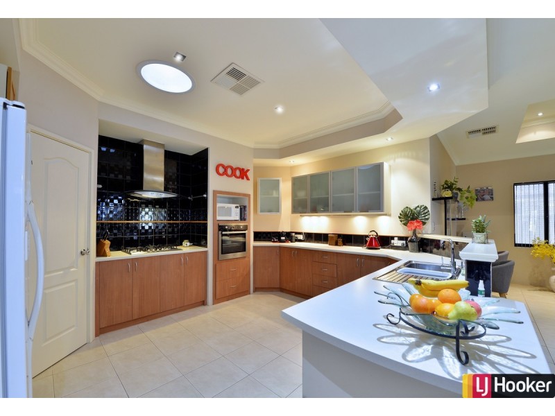 14 Heyerdahl Way, Dudley Park WA 6210