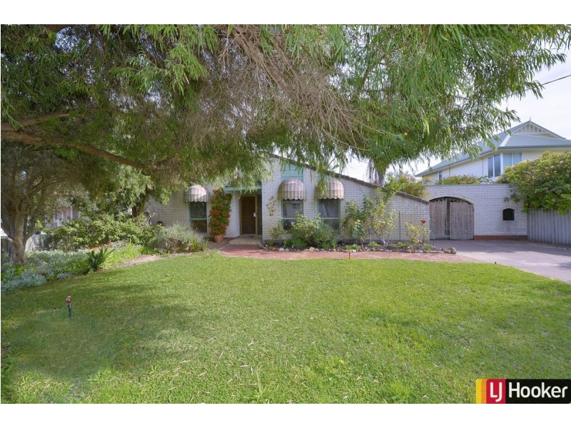 12 Hickman Road, Silver Sands WA 6210