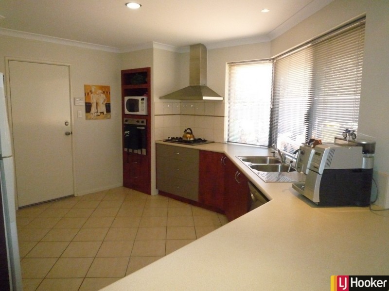 6 Poivre Place, San Remo WA 6210