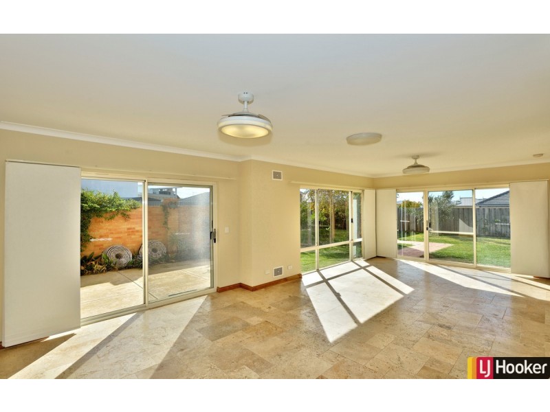 20 Sugarwood Terrace, Halls Head WA 6210