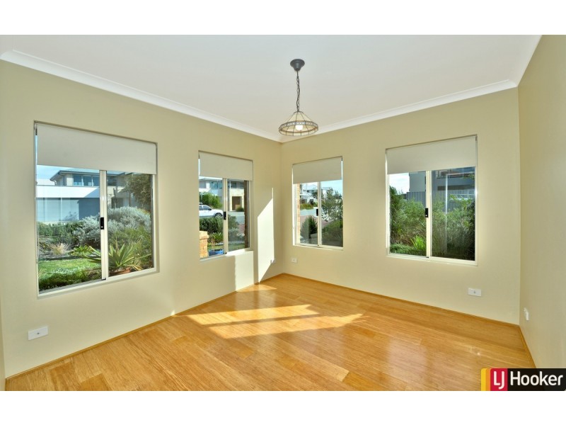 20 Sugarwood Terrace, Halls Head WA 6210