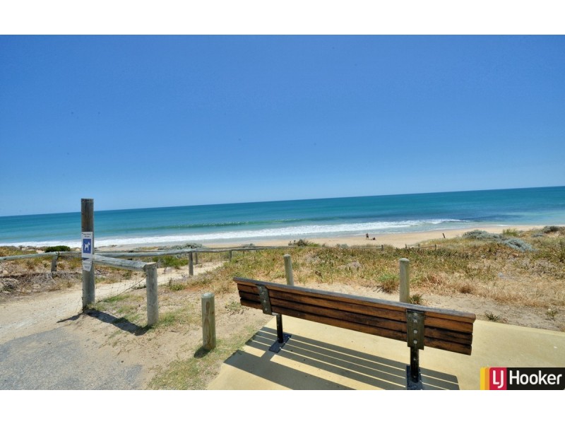 20 Sugarwood Terrace, Halls Head WA 6210