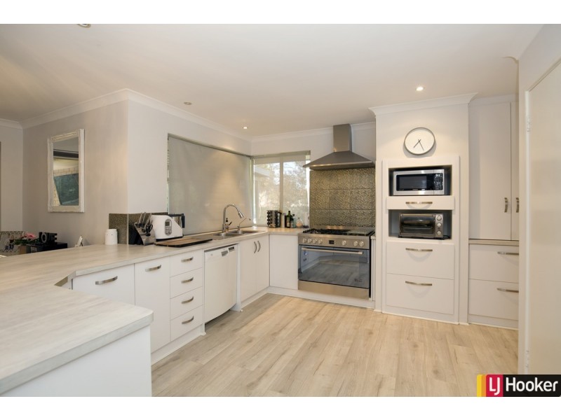 20 Waterville Retreat, Meadow Springs WA 6210