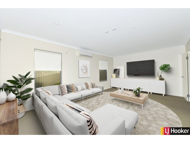 12A Scrivener Place, Halls Head WA 6210