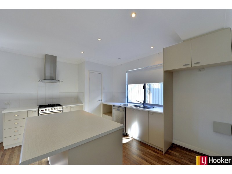 12A Scrivener Place, Halls Head WA 6210