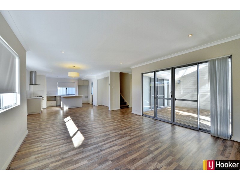 12A Scrivener Place, Halls Head WA 6210