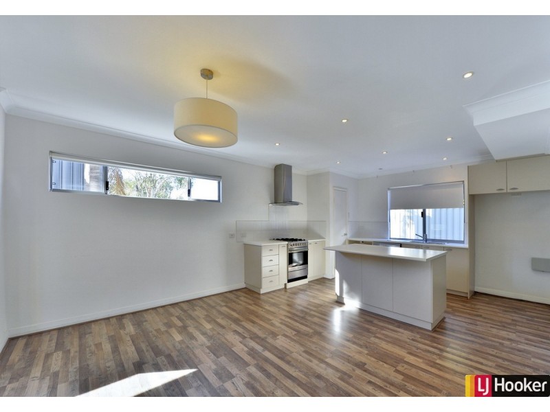 12A Scrivener Place, Halls Head WA 6210