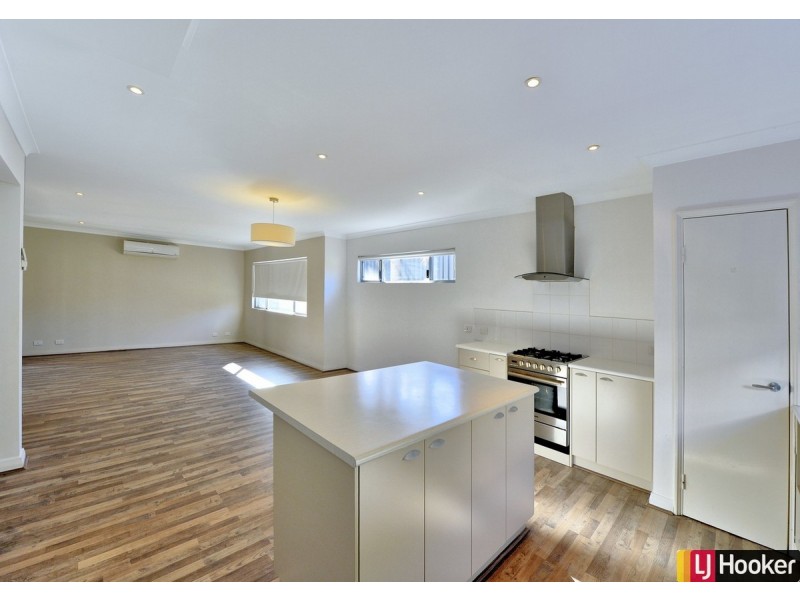 12A Scrivener Place, Halls Head WA 6210