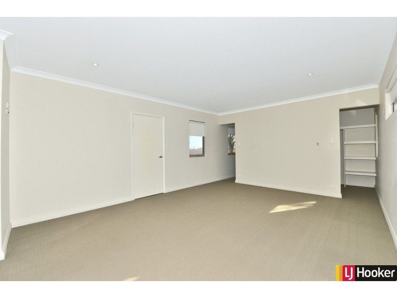 12A Scrivener Place, Halls Head WA 6210